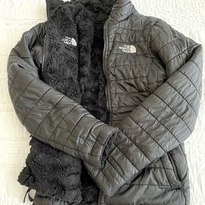The North Face girls reversible mossbud swirl size Medium 10/12